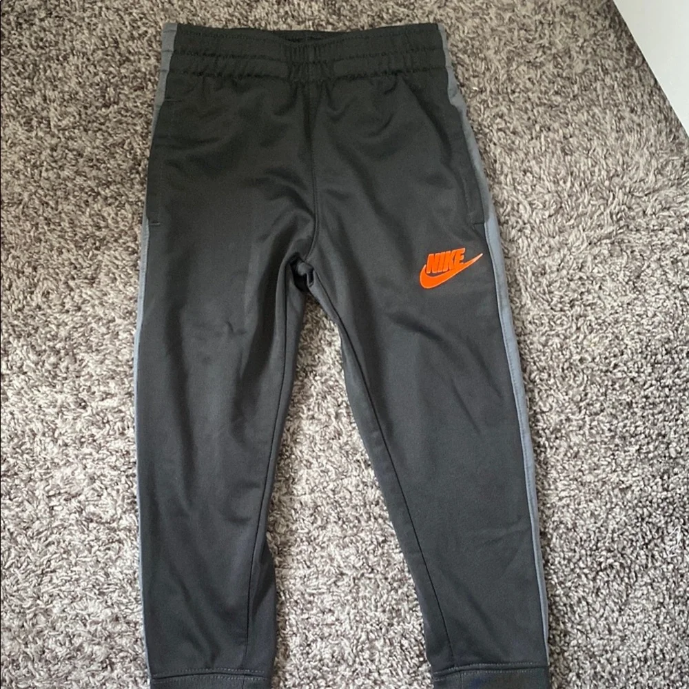 Nike Kids Size XS (4) Black and Orange Jacket and pants set - Picture 5 of 7